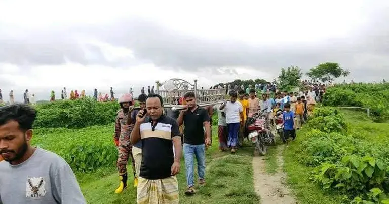 পাবনায় ট্রেনের ধাক্কায় যুবক নিহত